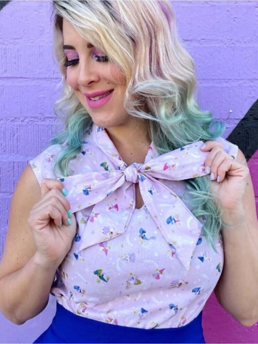Retrolicious bow top. Sleeveless Tie-Neck- White with Red Hearts